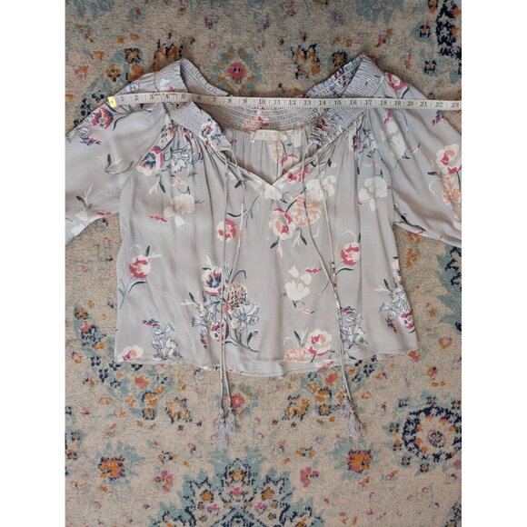 ASTR The Label Gray Floral 3/4 Sleeve Shirred Shoulder Top Style AT12170 - Small - Picture 5 of 9